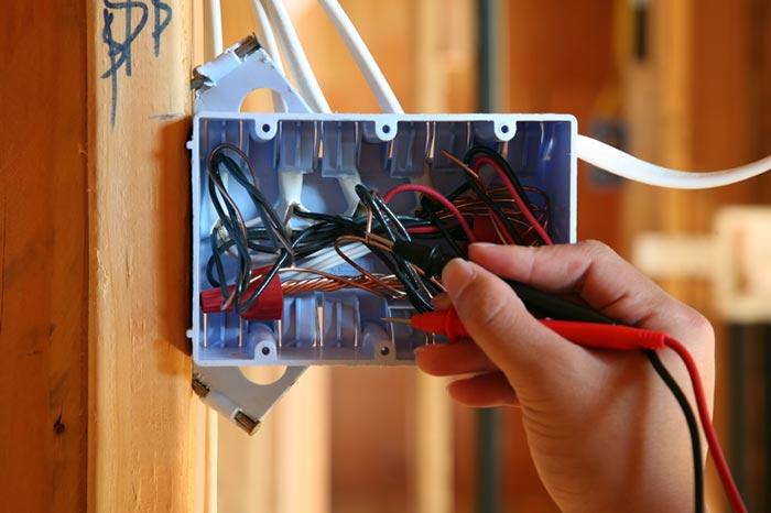 lắp đặt bảo trì đường dây điện trong nhà